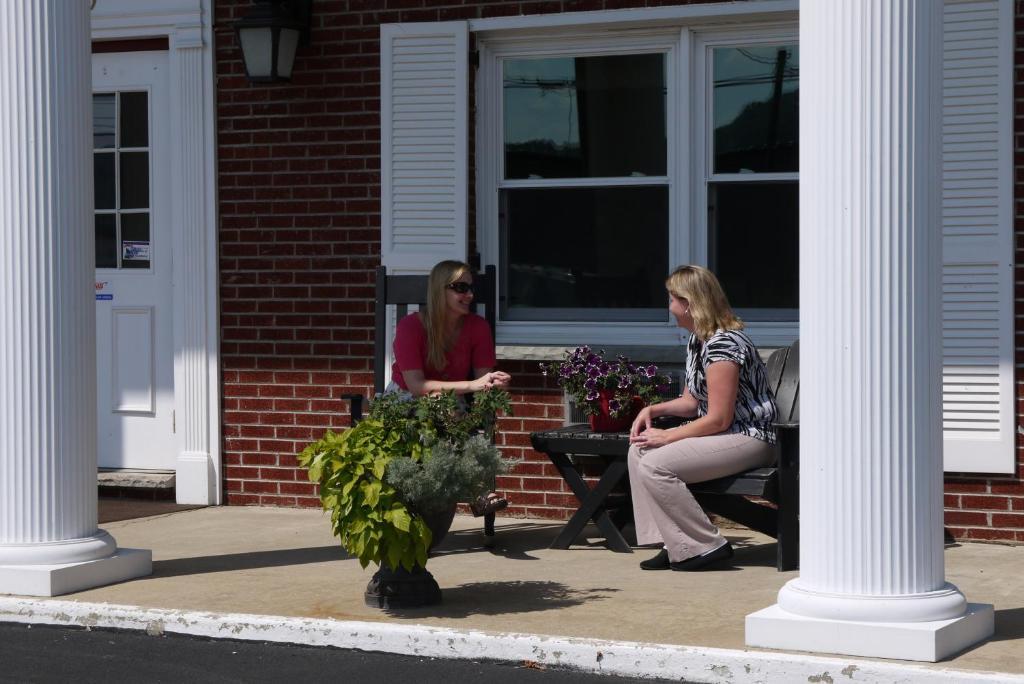 Bicentennial Inn Buckhannon Exterior photo